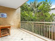 Modern, Stylish Apartment – Fully Furnished with Parking...