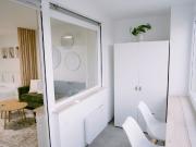 Modern & stylish apartment with sunroom in the heart of...