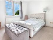 Modern, Sunny & Spacious 2 Bedroom en suite Flat