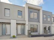 Modern Three Bedroom Townhouse in a Prime Craigieburn...