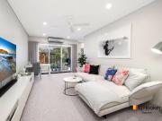 Modern Top Floor 2 Bedroom Unit with A Sunny Leafy Outlook