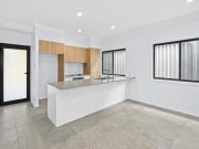 Modern Townhouse Great Location