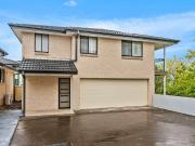 Modern townhouse in sought after suburb