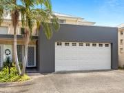 Modern townhouse in sought location