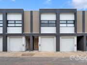 Modern Townhouse Retreat: Style Meets Comfort!