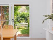 Modern Townhouse Retreat With Serene Garden Courtyard Modern Townhouse Retreat With Serene Garden Courtyard