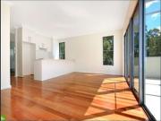 Modern Townhouse with Double Garage in Quiet Boutique...