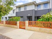 MODERN TOWNHOUSE WITH NO STRATA FEES