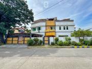 Modern Tropical House for Sale in Meadowood Executive...