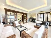 Modern Tropical Luxurious 4 Bedroom House with Pool in...