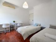 Modern twin bedroom in Alto dos Moinhos Room 6