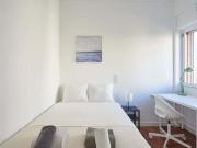 Modern twin bedroom with balcony in Saldanha Room 10