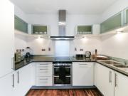 Modern Two Bed Apartment And Spacious