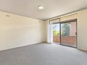 Modern Two Bedroom Apartment in Prime Coastal Location