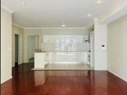Modern Two Bedrooms Apartment Plus Study in the centre...
