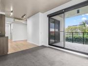 Modern Unit Close to Everything! A must see!