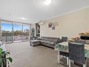 Modern Unit In Convenient Location