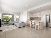 Modern Unit in Heart of Coorparoo