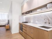 MODERN URBAN RESIDENCE IN A DYNAMIC SETTING