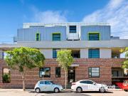 MODERN WELL MAINTAINED APARTMENT