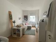 Modern & zentral: Sanierte 2 Zimmer Wohnung mit Balkon...