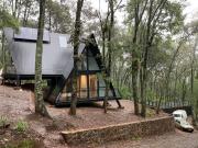 Moderna Cabaña con Contenedor y Terraza en Huasca