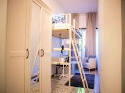 Moderna camera in affitto in appartamento con 4 camere...