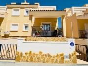 Moderna casa adosada en urbanización cerrada con vistas...