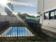 Moderna Casa Bien Equipada en Barrio Tranquilo