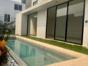 Moderna casa con alberca en Fracc con seguridad,...