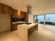 Moderna casa con doble filtro de seguridad