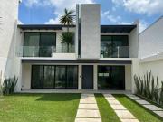 MODERNA CASA CON EXCELNTES ACABADOS EN ZONA NORTE
