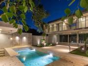 Moderna casa con páneles solares en renta en YCC