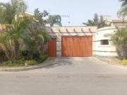 Moderna casa con piscina, parrilla y jardín privadaos en...