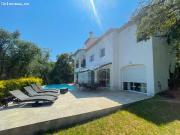 Moderna casa con piscina, vistas y privacidad en Vall...