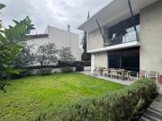 Moderna, casa con seguridad, jardin, vista verde,...