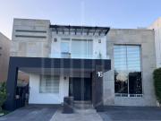 MODERNA CASA CON UBICACIÓN PRIVILEGIADA EN BOSQUE... MODERNA CASA CON UBICACIÓN PRIVILEGIADA EN BOSQUE...