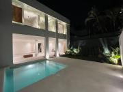 MODERNA CASA CON VIGILANCIA EN EL CORAZÓN DE VISTA HERMOSA