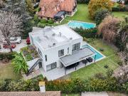 Moderna casa de 3 dormitorios en venta en Country Club...