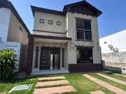 Moderna Casa de 4 Dormitorios de venta en Isla Celeste