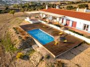 Moderna Casa de Campo T5 com Fachada Típica de Monte...