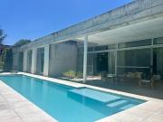 Moderna casa de Hormigon en Country club Los Cardales