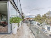 Moderna casa de tres niveles en el cerro San Luis