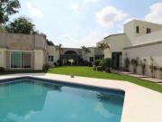 MODERNA CASA DE UN NIVEL EN EL CORAZÓN DE VISTA HERMOSA