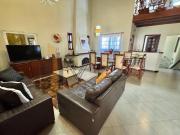 Moderna casa em desnível à venda no Condomínio São...