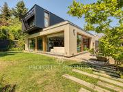 Moderna Casa en calle cerrada y tranquila cerca portal...