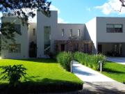 MODERNA CASA EN CASUARINAS DEL PILAR