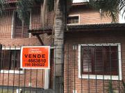 Moderna Casa en Dos Niveles Venta en Barrio Los Platanos