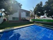 Moderna Casa en Lomas de Cocoyoc con Alberca y Vigilancia