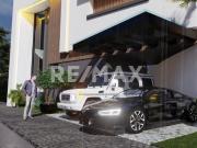 MODERNA CASA EN PREVENTA